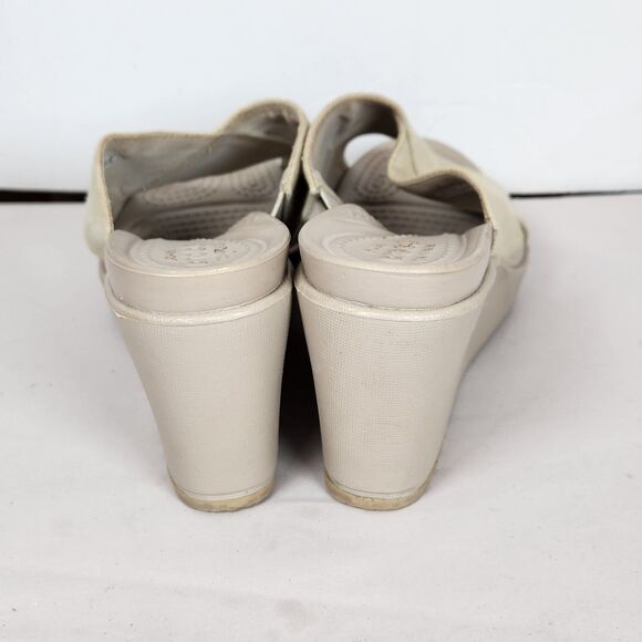 Crocs Wedge Sandal Crocs Leigh II XStrap‎ Wedge Beige beach vacation Size 9 - Picture 4 of 9